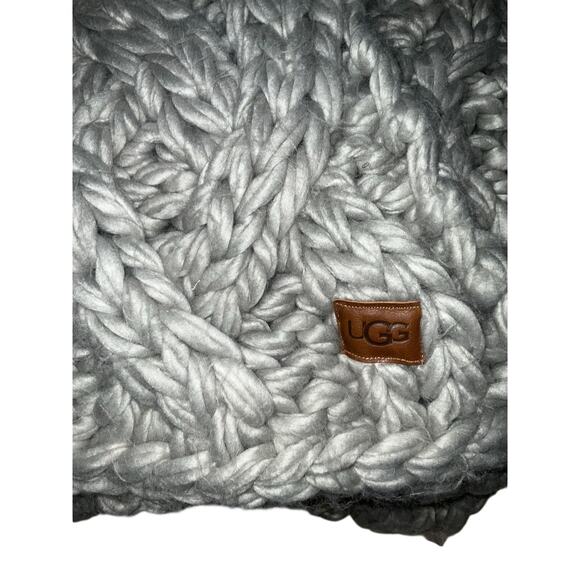Ugg Gray Chunky Knit Throw Blanket Size 77 x 31 - Picture 2 of 3
